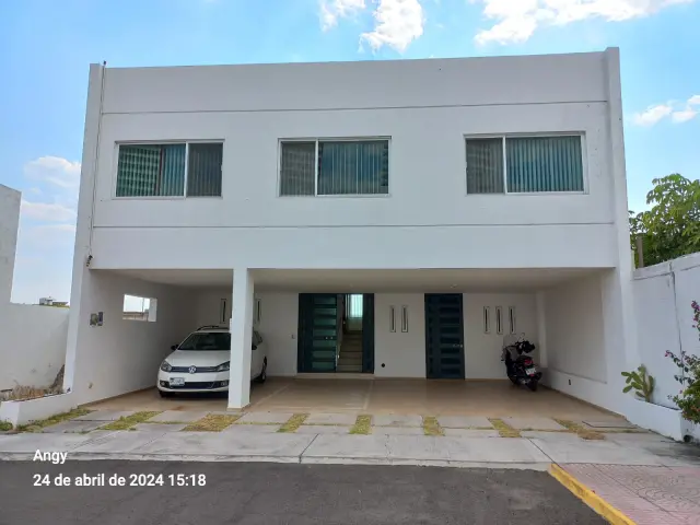 Casa en Venta - Condominio Privado Claustros - Centro Sur.