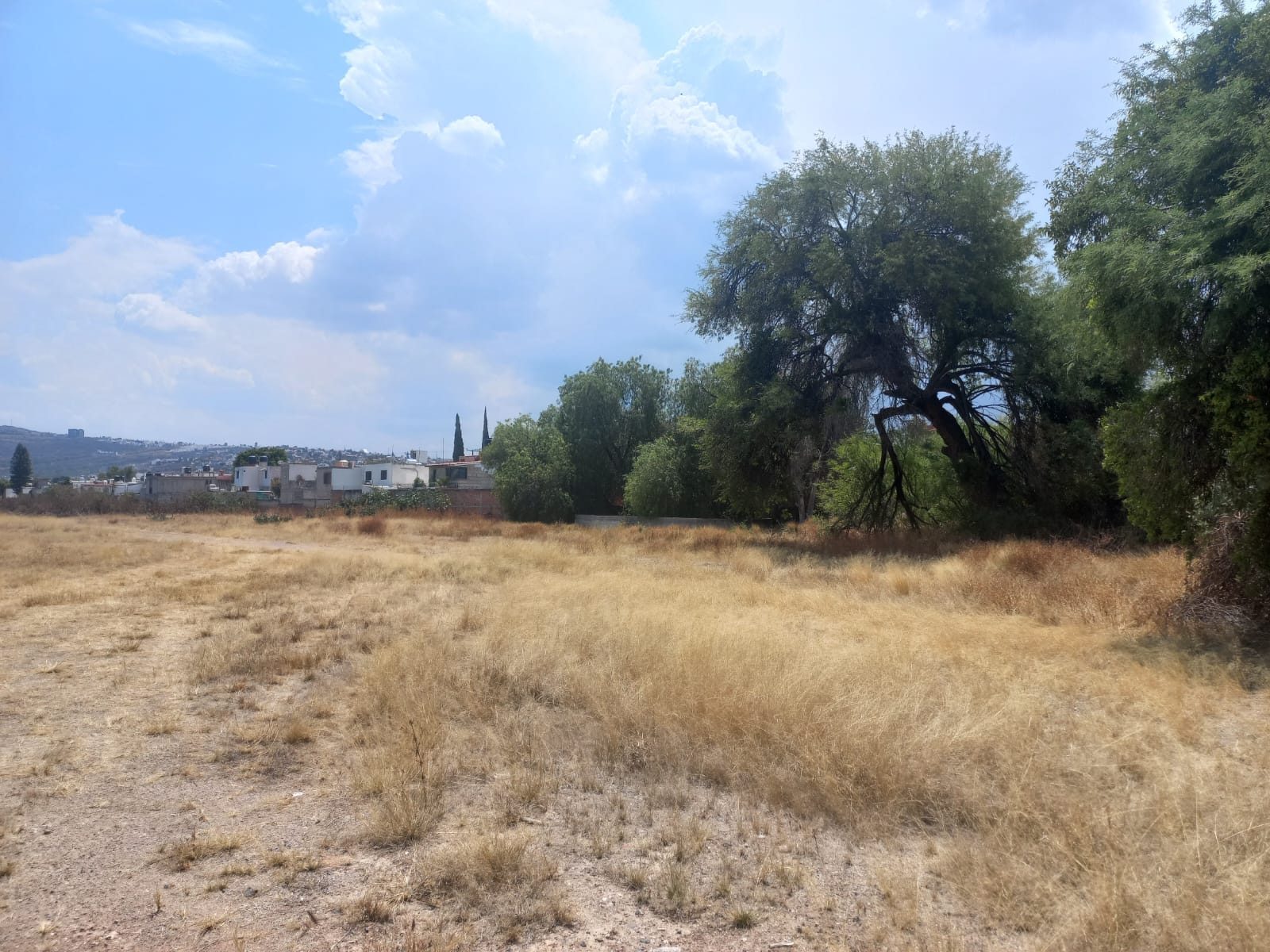 VENTA Terreno de Uso Mixto Comercial y de Servicios Sobre Paseo Constituyentes. Corregidora, Qro.