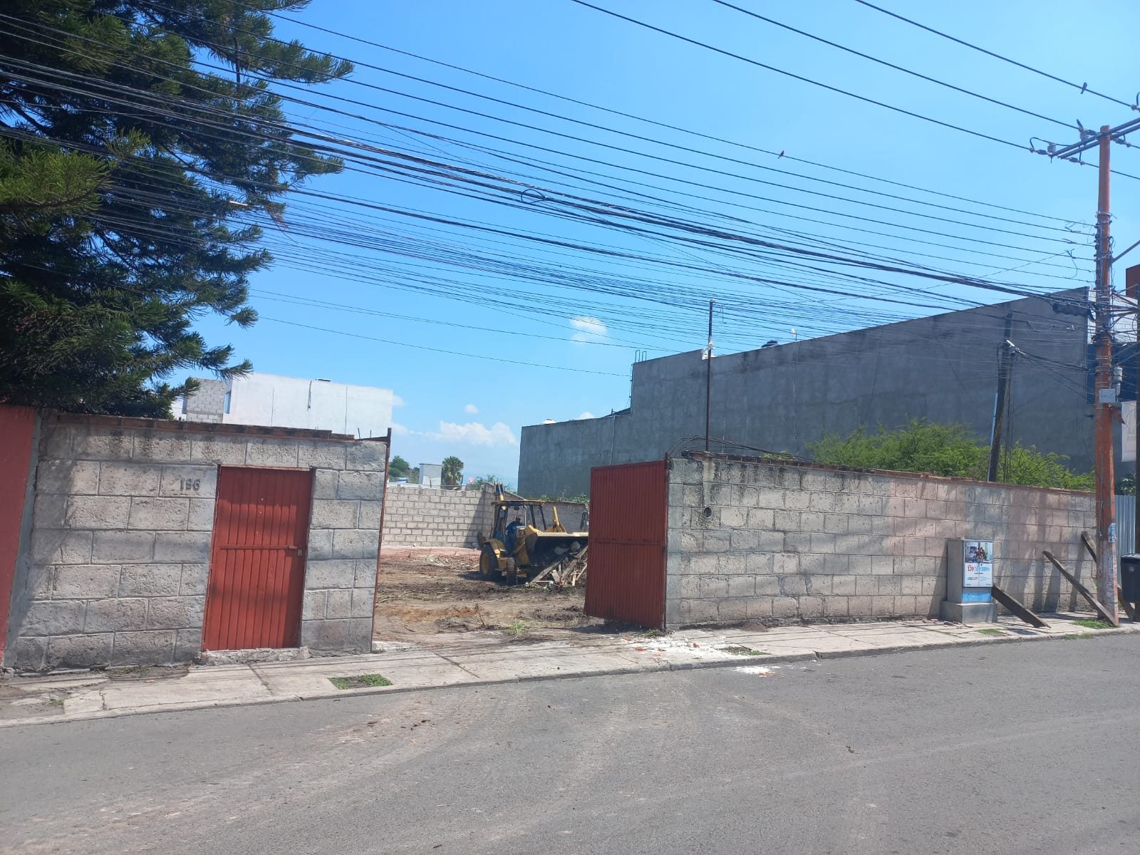 Terreno Comercial en Tejeda, sobre Av. Amsterdam. 900 mts