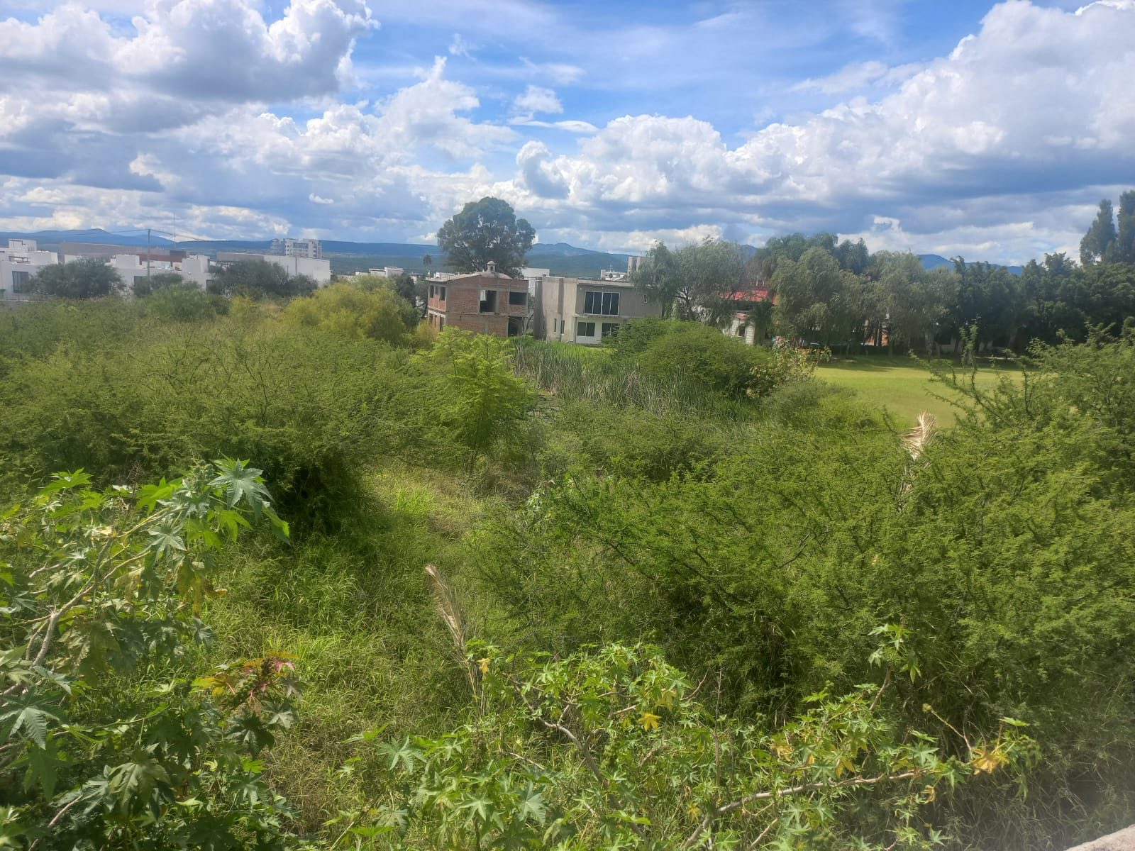 Terreno Comercial en Venta (4000 mts) sobre Av. Paseo de la República, Queretaro, Qro.