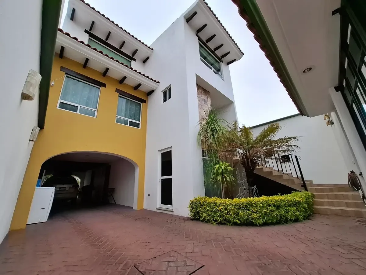 Casa amueblada con loft, 2 oficinas y roof garden en Milenio III